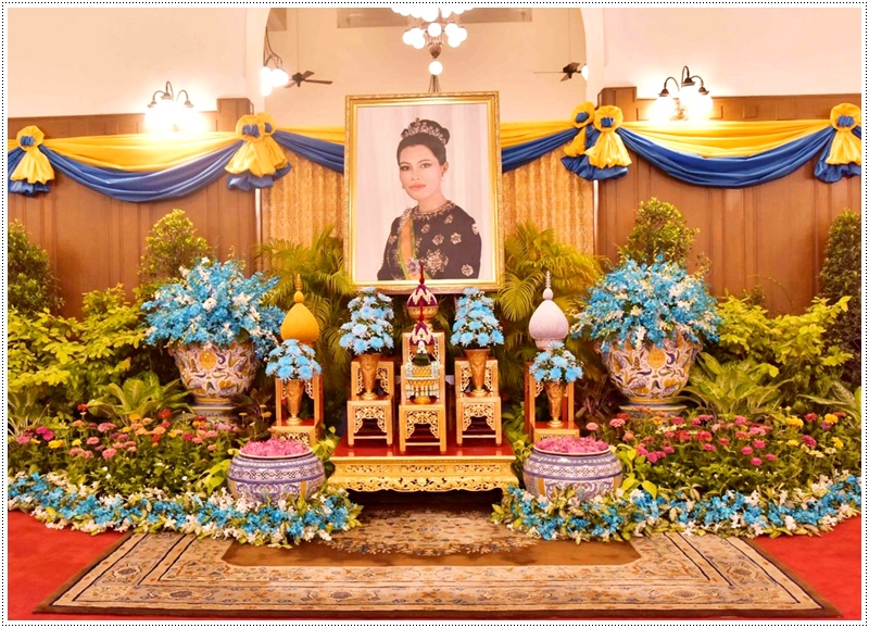 ﻿กรมบังคับคดีร่วมลงนามถวายพระพรชัยมงคล เนื่องในโอกาสวันเฉลิมพระชนมพรรษาสมเด็จพระนางเจ้าสิริกิติ์ พระบรมราชินีนาถ พระบรมราชชนนีพันปีหลวง พุทธศักราช 2562